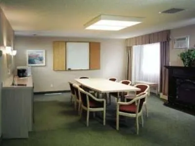 Travelodge By Wyndham Calgary University 2*,